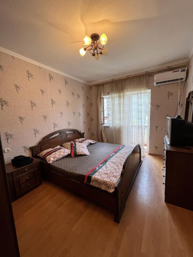 V Gostiakh U Maii Hotel Gagra Szoba fotó
