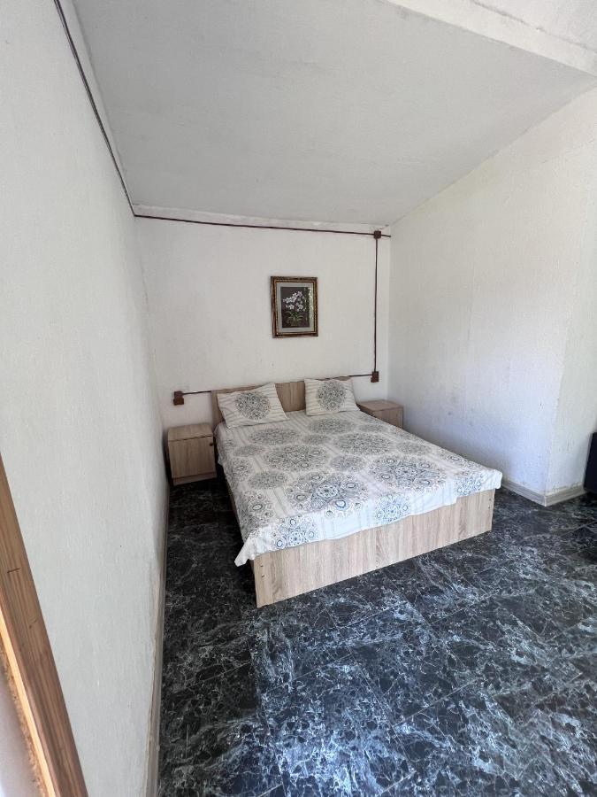 V Gostiakh U Maii Hotel Gagra Kültér fotó
